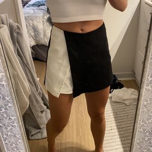 Superdown black and white envelope skort